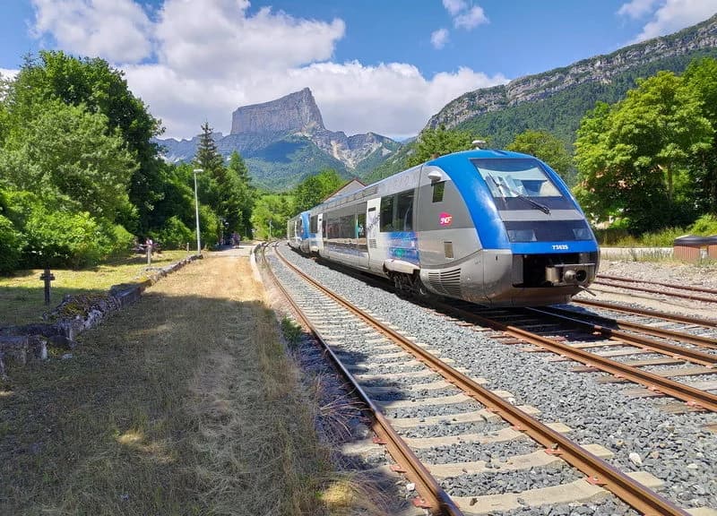 Transport dans les Alpes : horaires trains, routes fermées et alternatives